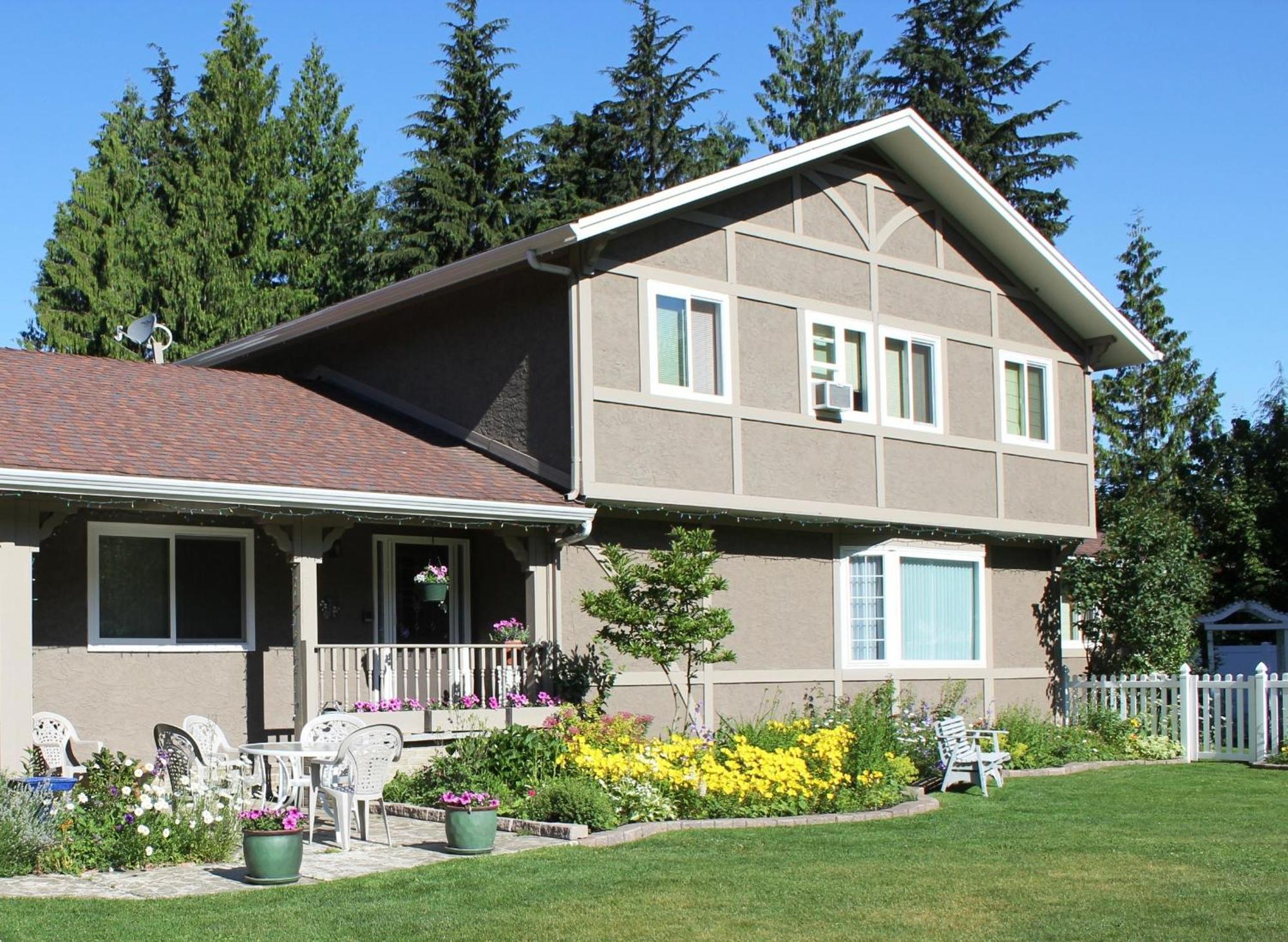 Alpenrose Revelstoke Bed & Breakfast Luaran gambar