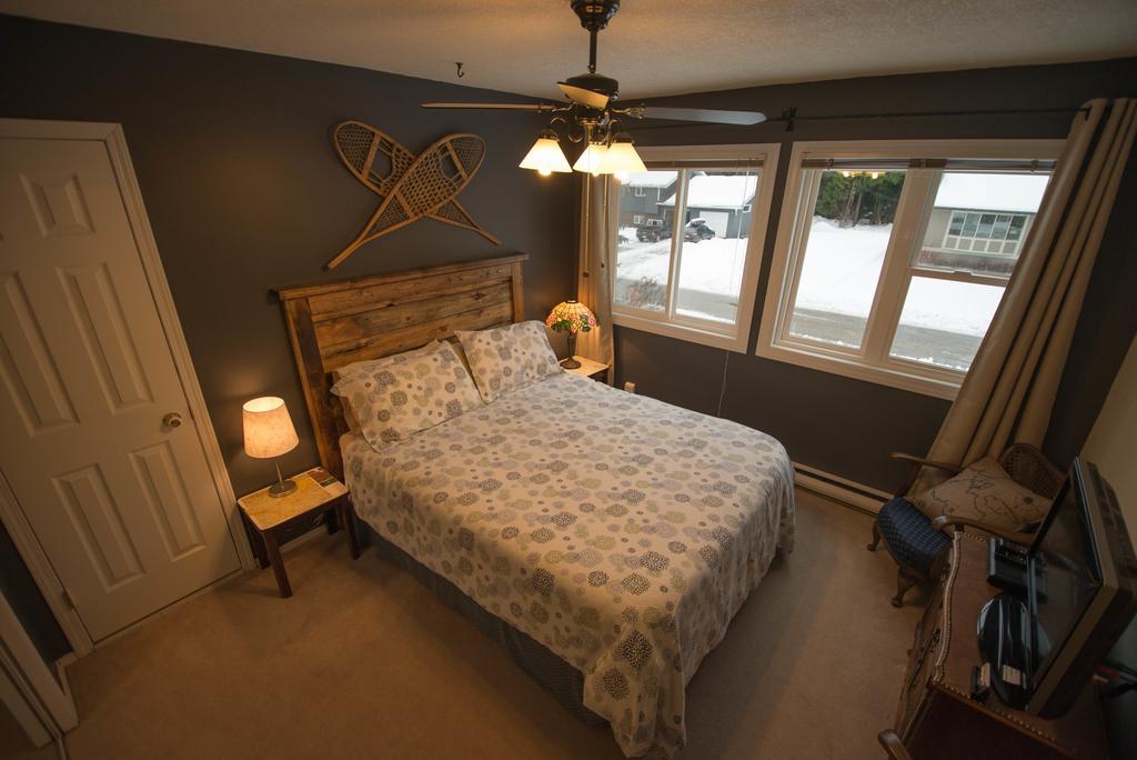 Alpenrose Revelstoke Bed & Breakfast Bilik gambar