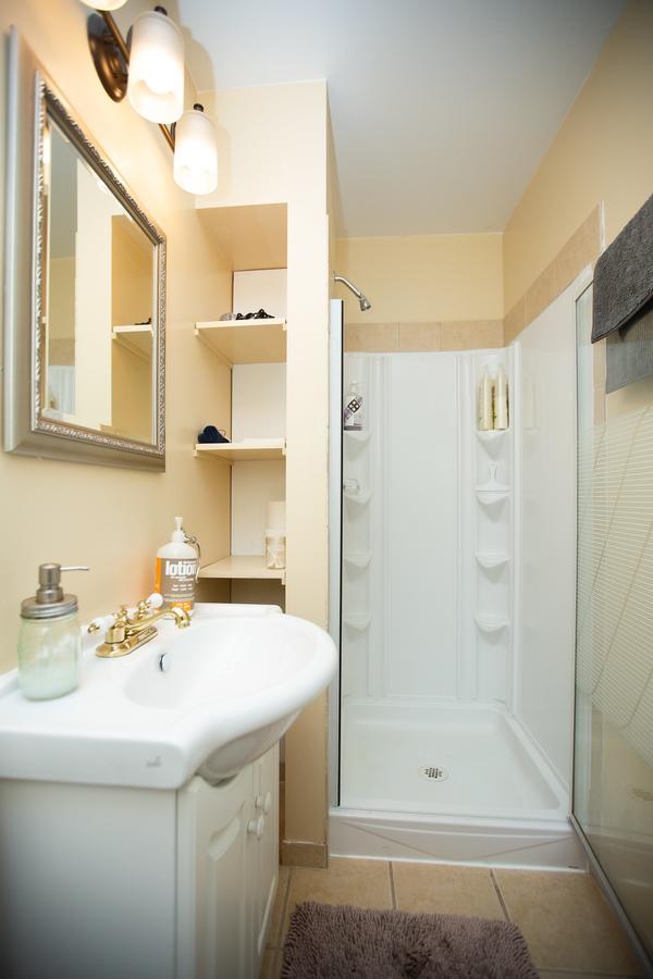 Alpenrose Revelstoke Bed & Breakfast Bilik gambar
