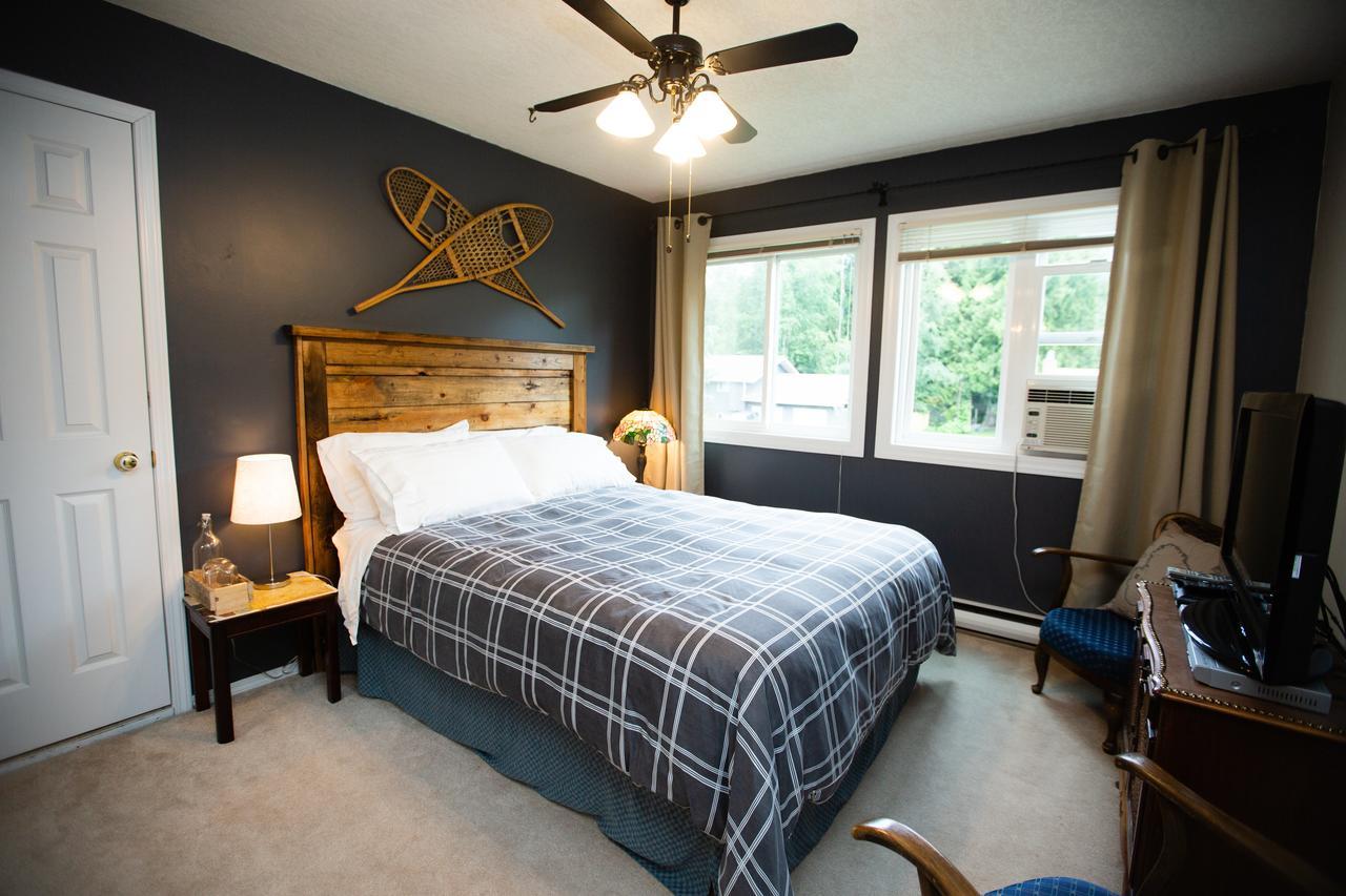 Alpenrose Revelstoke Bed & Breakfast Bilik gambar