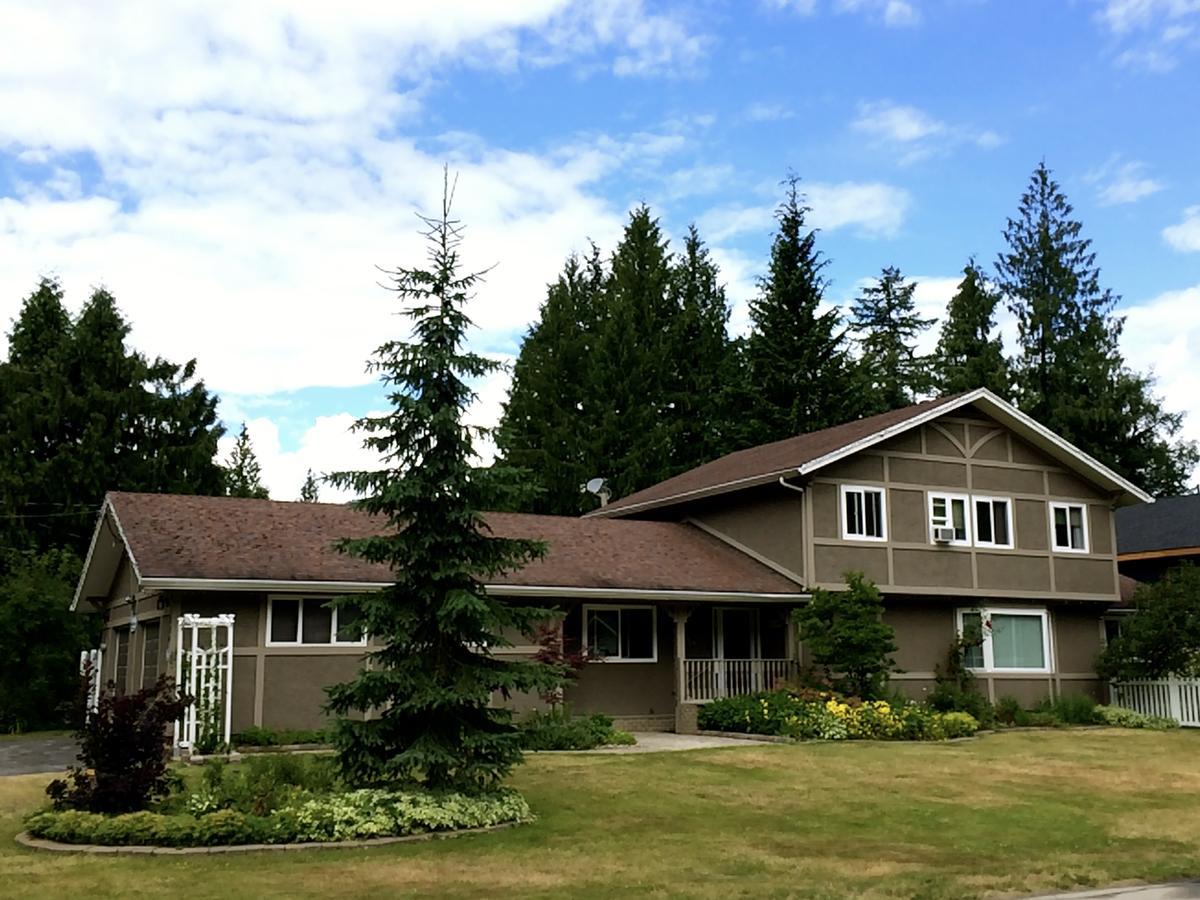 Alpenrose Revelstoke Bed & Breakfast Luaran gambar